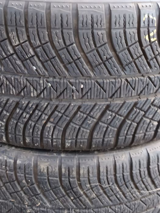 Vând cauciucuri Michelin alpin 2 mărimi