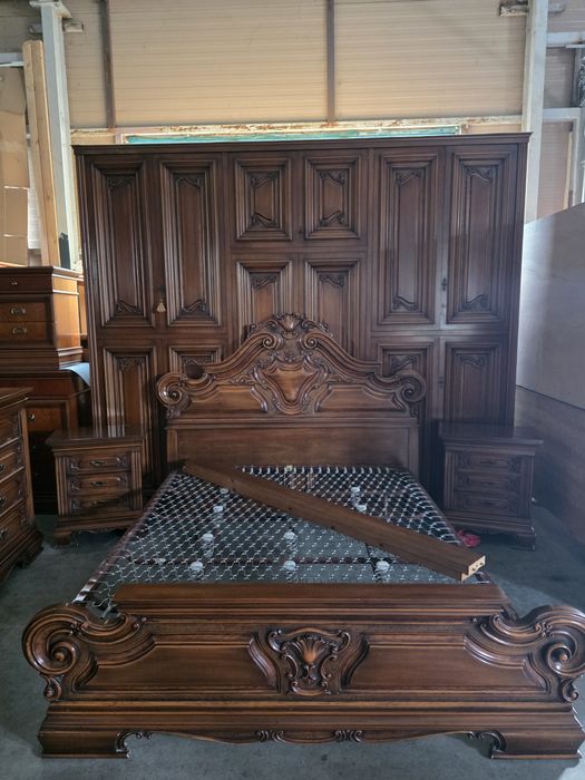 Dormitor din lemn masiv Pat șifonier comodă oglindă