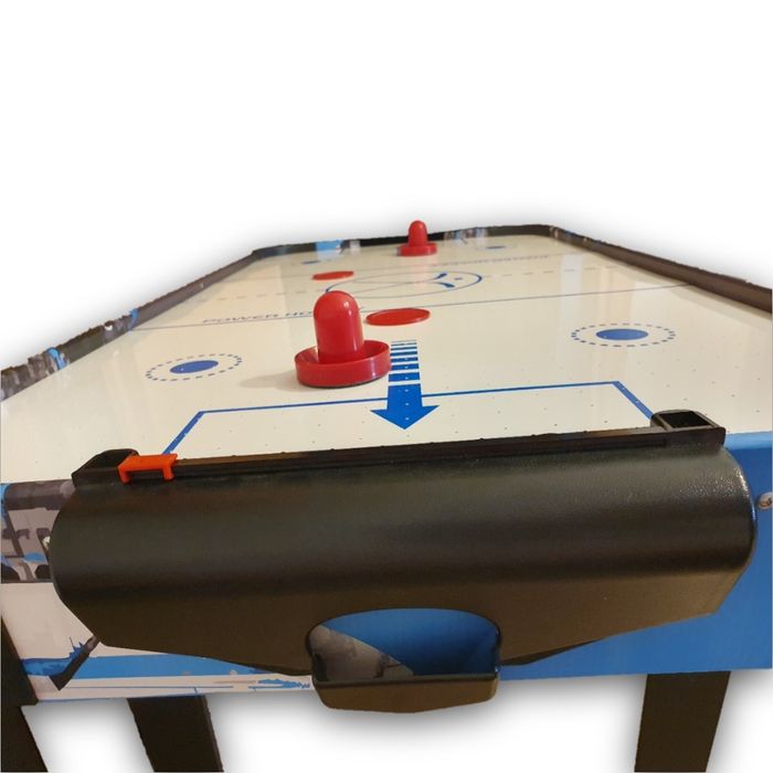Masă air hockey.