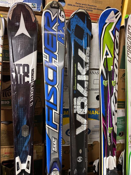 schiuri 174/176/183 
schiuri 174/176/183 ski nordica, atomic,volk,head