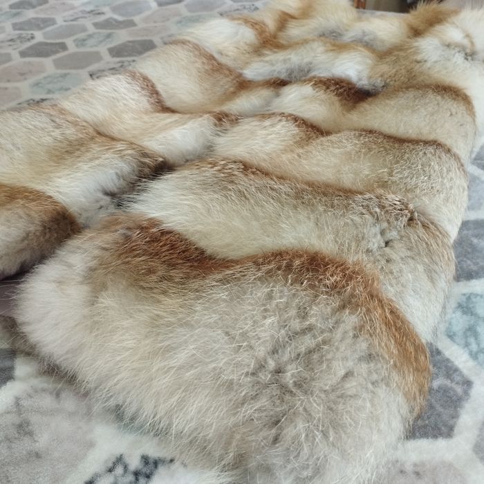 Продам жилет из меха лисицы