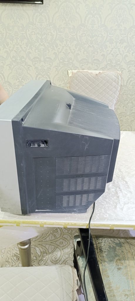LG televizor holati yaxshi ishlidi remont bo'magan.