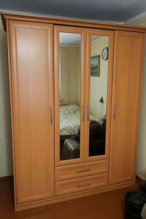 Продам шкаф распашной