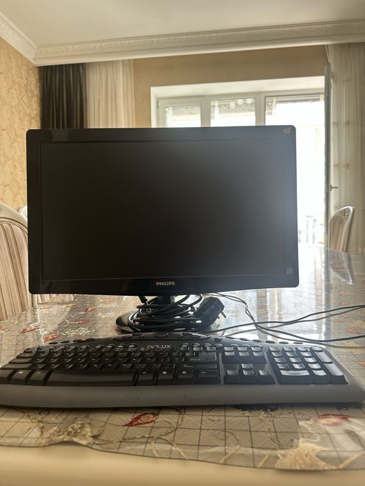 Продам монитор philips и клавиатуру