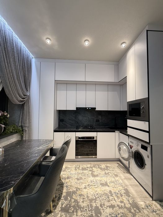 22-maktab yonidan kvartira sotiladi