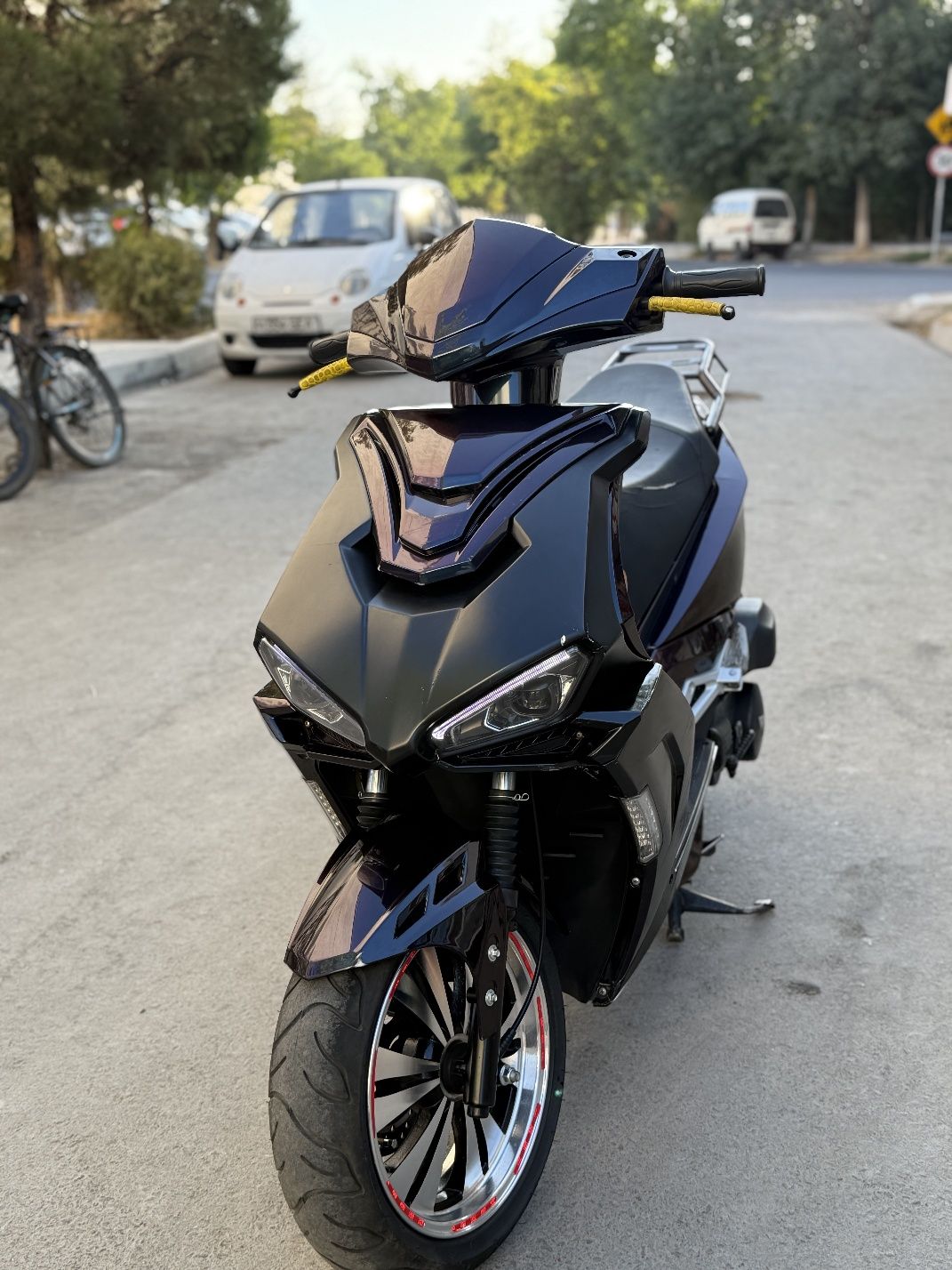 Skuter Italiya r2