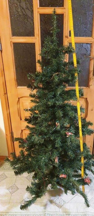 Brad artificial - ornamente și obiecte Crăciun