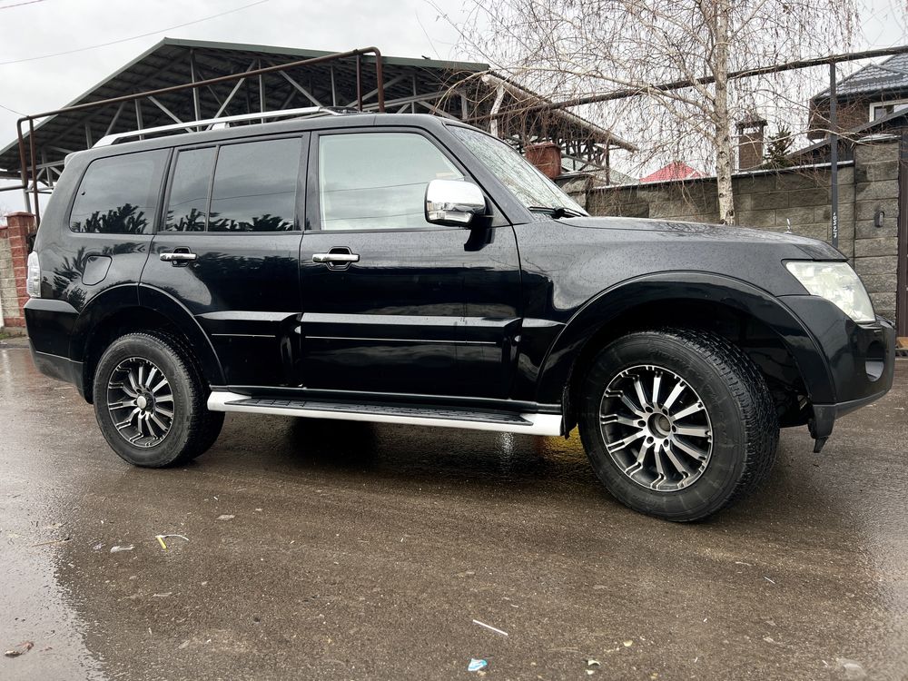 Продам Mitsubishi Pajero IV 2007года.