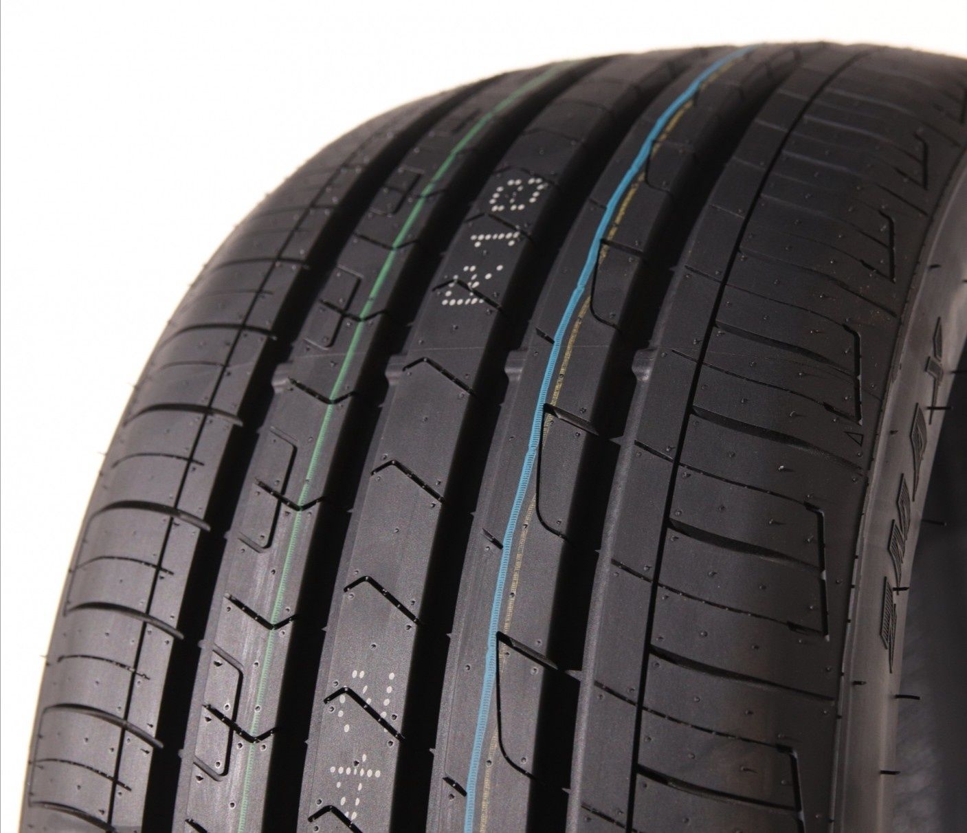 Triangle 245/45R19 TH201 102Y