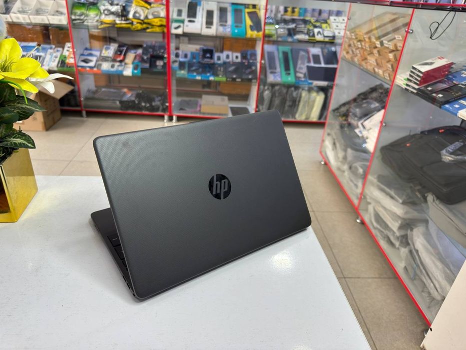 HP Ryzen 5 5500U 8GB 256SSD Radeon 4GB