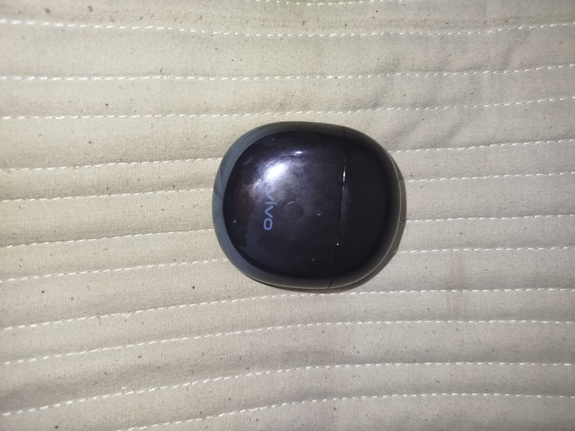 Vivo tws neo продаю кейс и один левый наушник