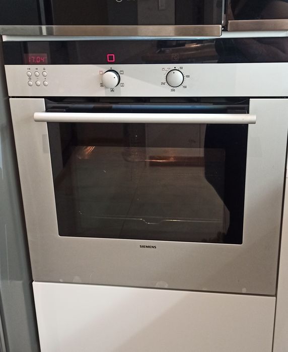 Фурна за вграждане Siemens инокс с черно
