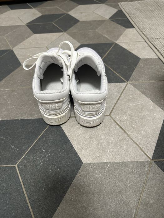 Дамски кожени кецове Nike