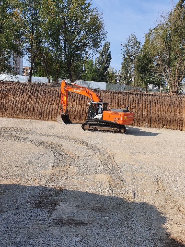 INCHIRIEZ Excavator senile CAT - Volvo - Hitachi - JCB