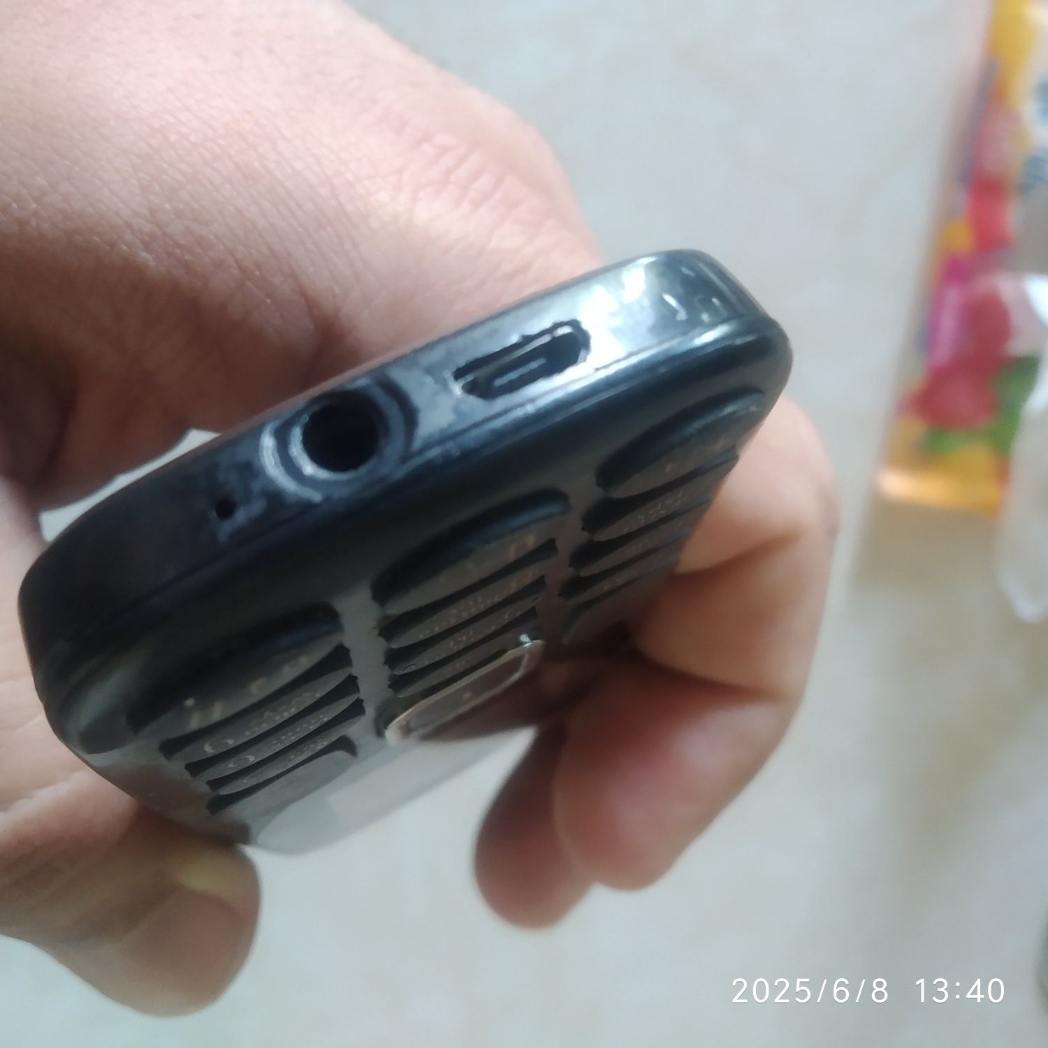 Inoi knopkalik telefon zaryadi biton