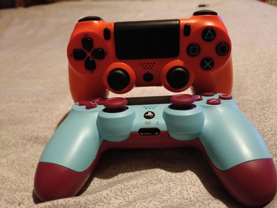 Vând PlayStation 4 perfect funcțional