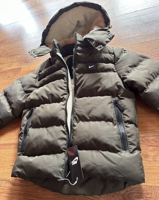Детско,зимно яке Nike в масленозелено с топла подплата