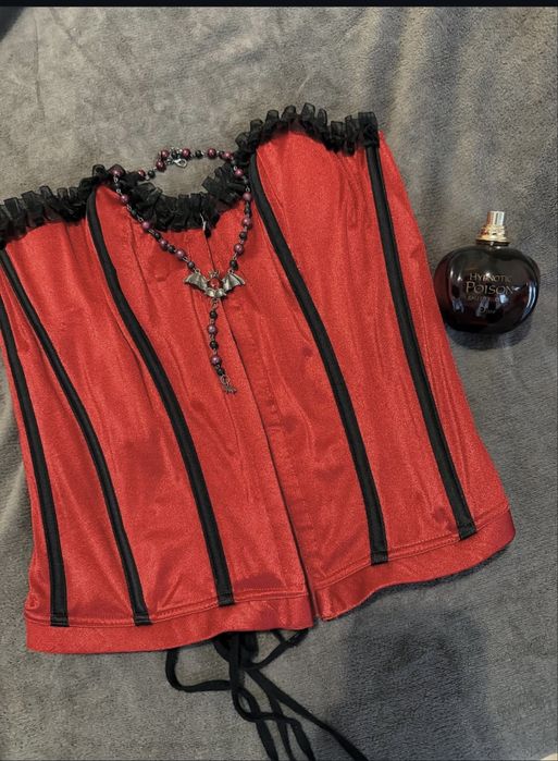 Готически корсети