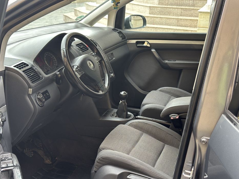 Vw Touran 1.9 TDI 105 CP 2006 / 7 Locuri Adus recent