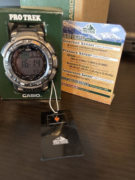 Ceas CASIO  termometru altimetru busola