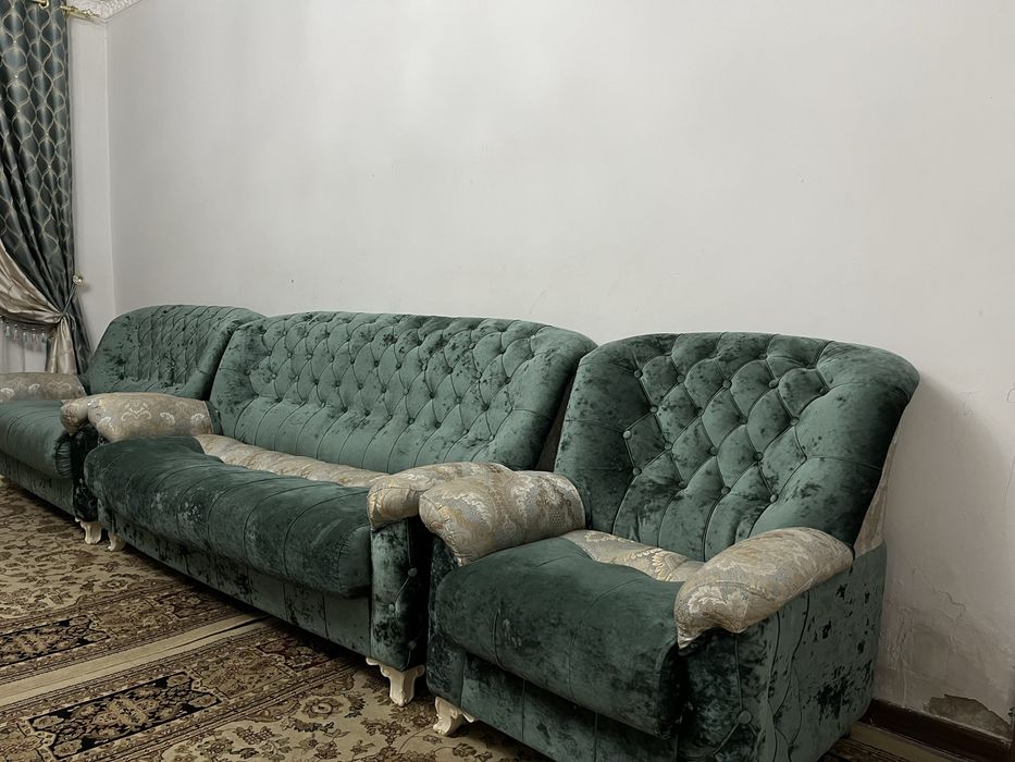 Диван, зеленый цвет