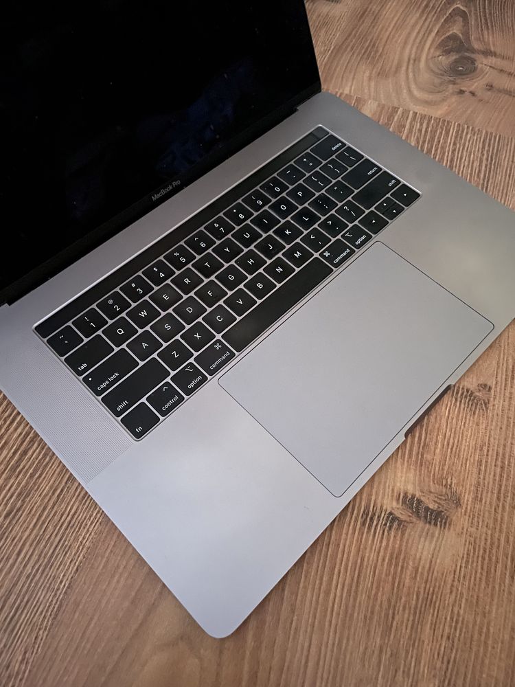 Macbook Pro 15’ , i9 , 16GB RAM, 2021 Touchbar