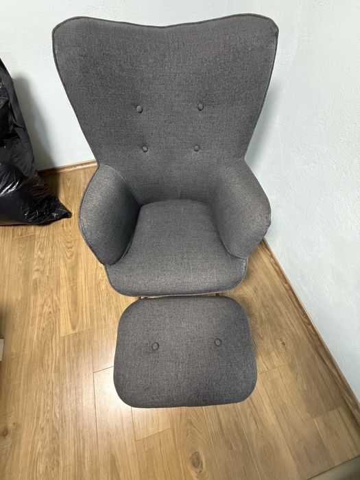 Кресло с табуретка