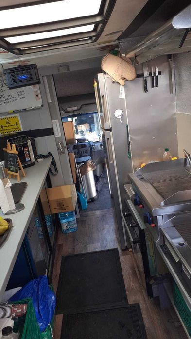 FOOD TRUCK Mercedes-Benz Sprinter perfect functional si utilat