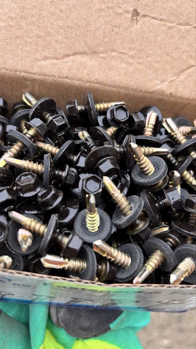 Самонарезни винтове с шайба и уплътнение