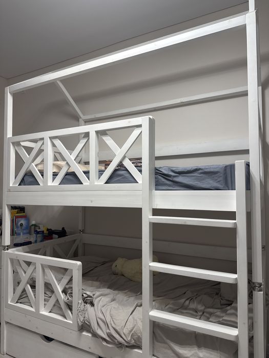 Двухэтажная кровать