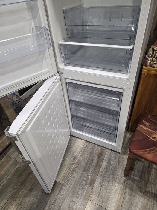 Хладилник с фризер