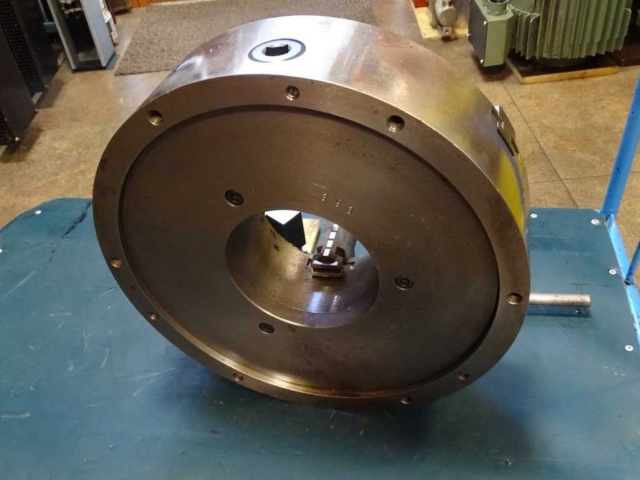 Универсален патронник за струг TOS IU 400/3 M1 3-челюсти