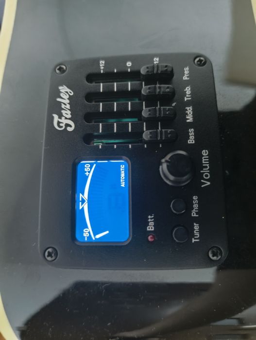 Chitară Farley cu tuner integrat