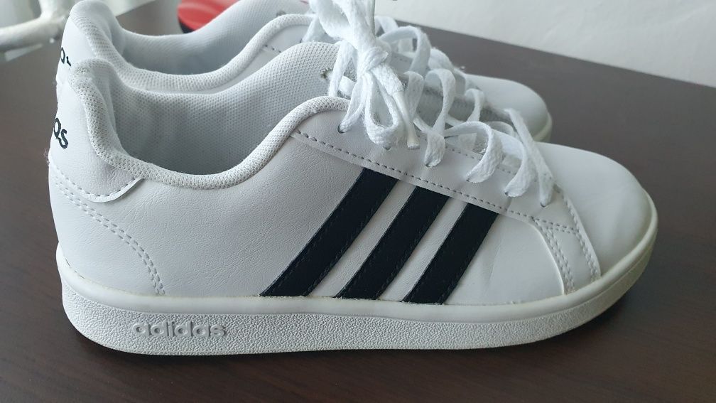 Маратонки "adidas", естествена кожа, номер 35