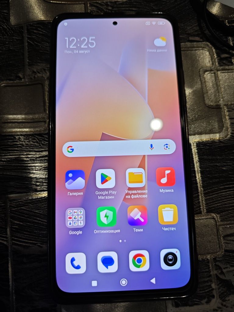 Продавам мобилен телефон Xiaomi mi 11i.