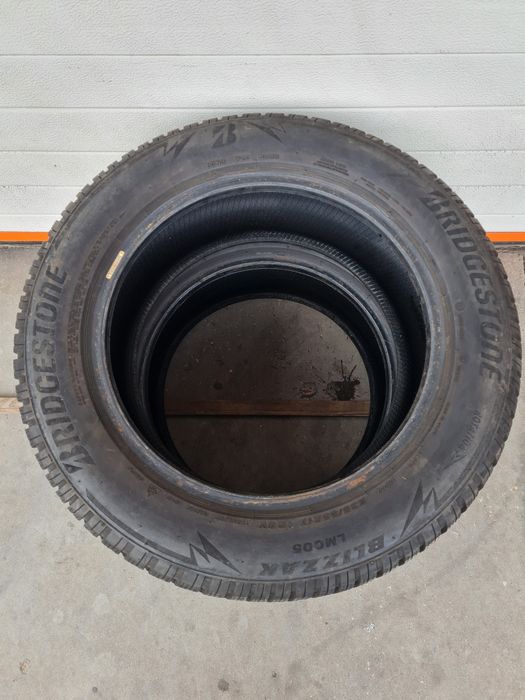 Зимни гуми 2 броя BRIDGESTONE Blizzak LM005 235 55 R17 дот 3823
