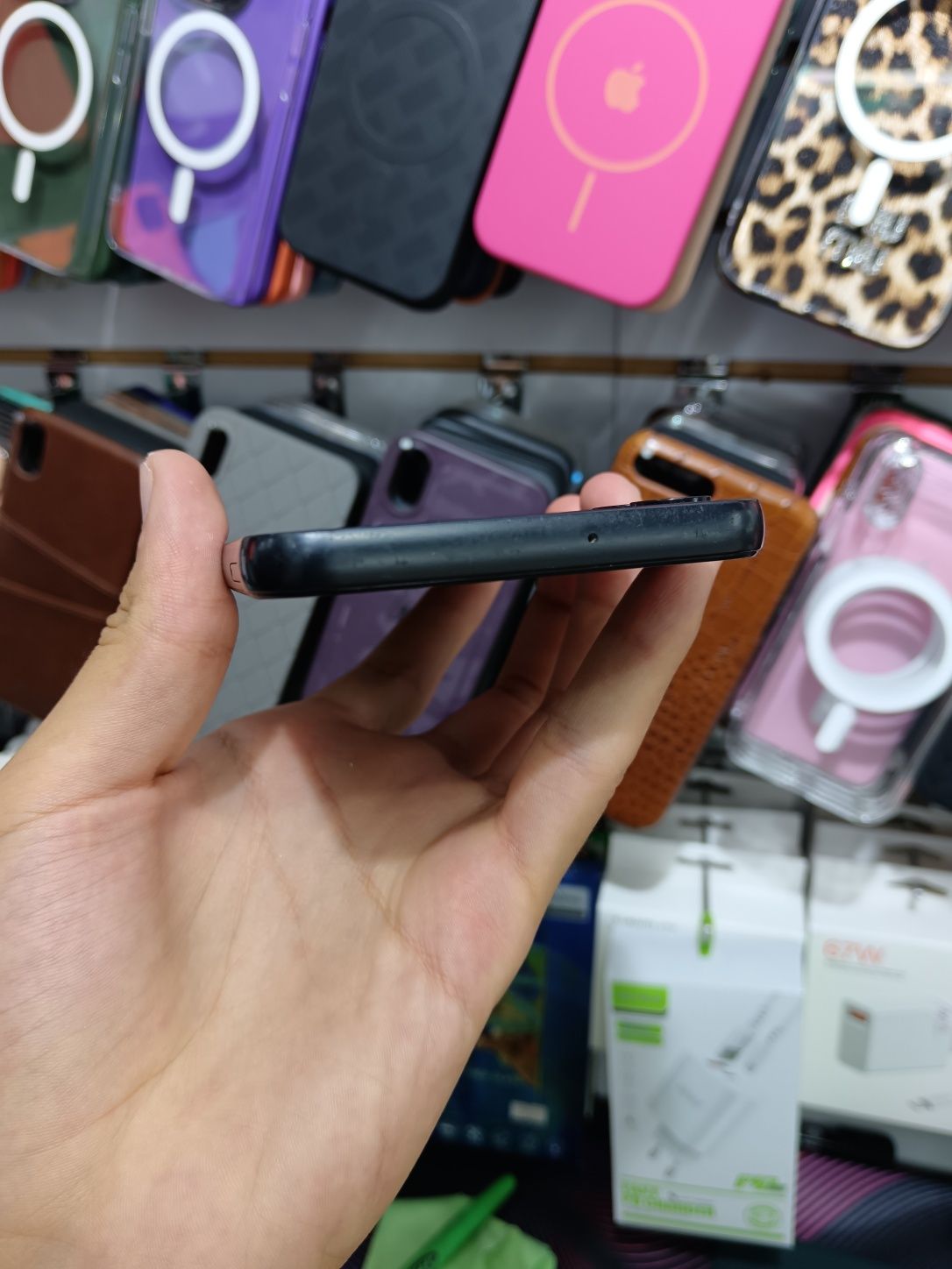 Samsung A24 4/128 ideal
