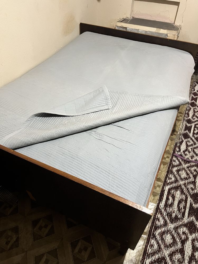 Продается кровать полуторка с ортопедическим  матрасом