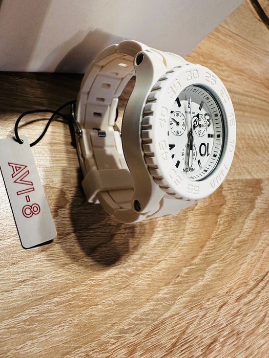 Часовник Nixon 42-20 rubber оригинален чисто нов !