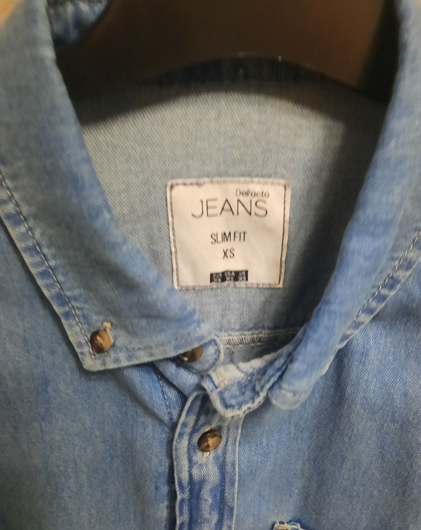 Мужская джинсовая рубашка.