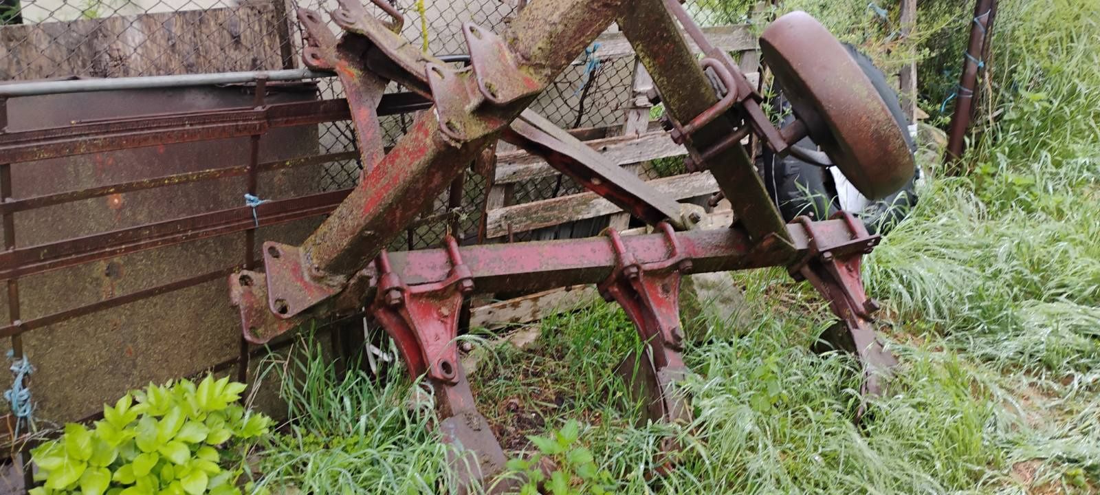 Продавам Плуг 3х35