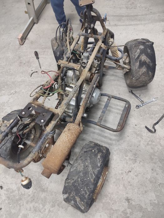 ATV de de piese  motoare complete