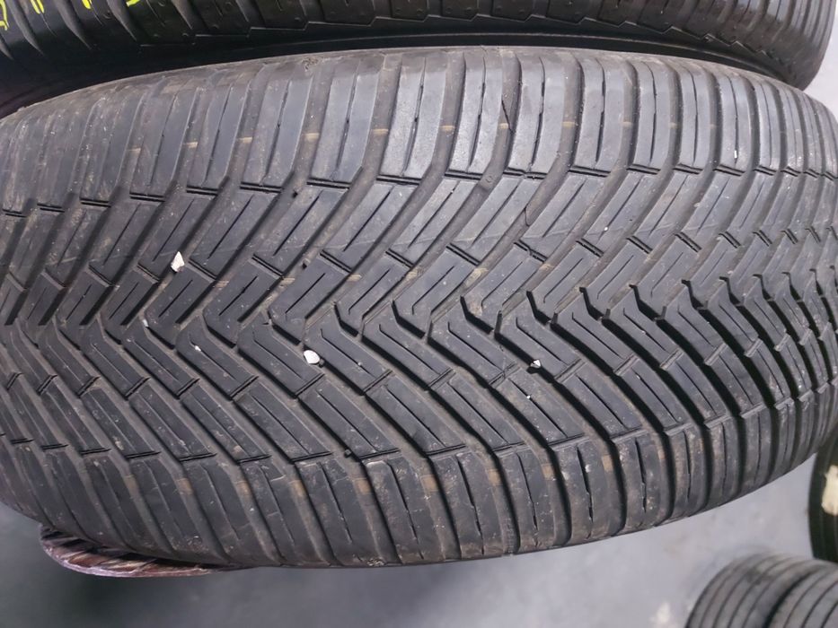 235/55R18 Continental Allseason