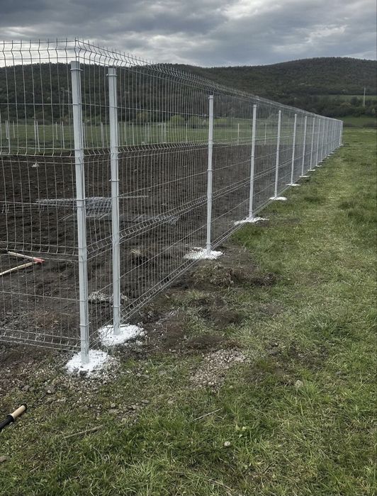 Oferim servicii de imprejmuire la cheie , 

Montam garduri din panouri