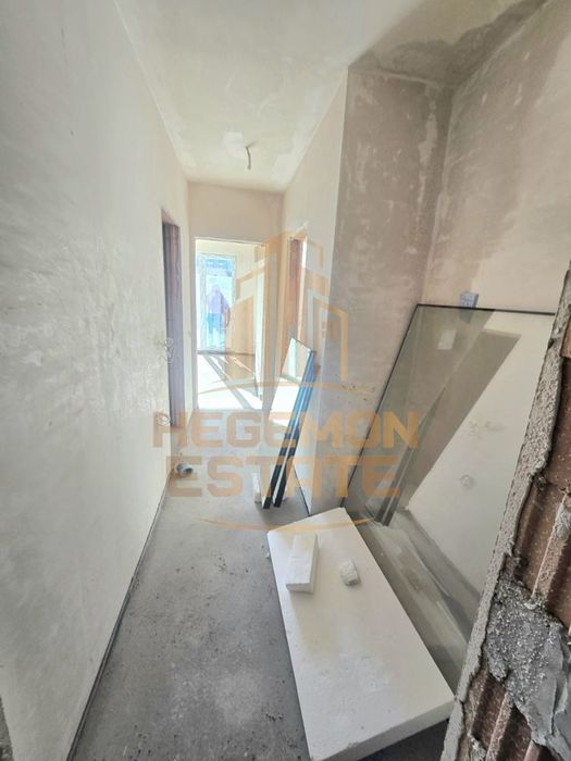 Продава се Двустаен апартамент в Варна, Левски - 70 кв.м за 1964 €/кв.м - Снимка #3