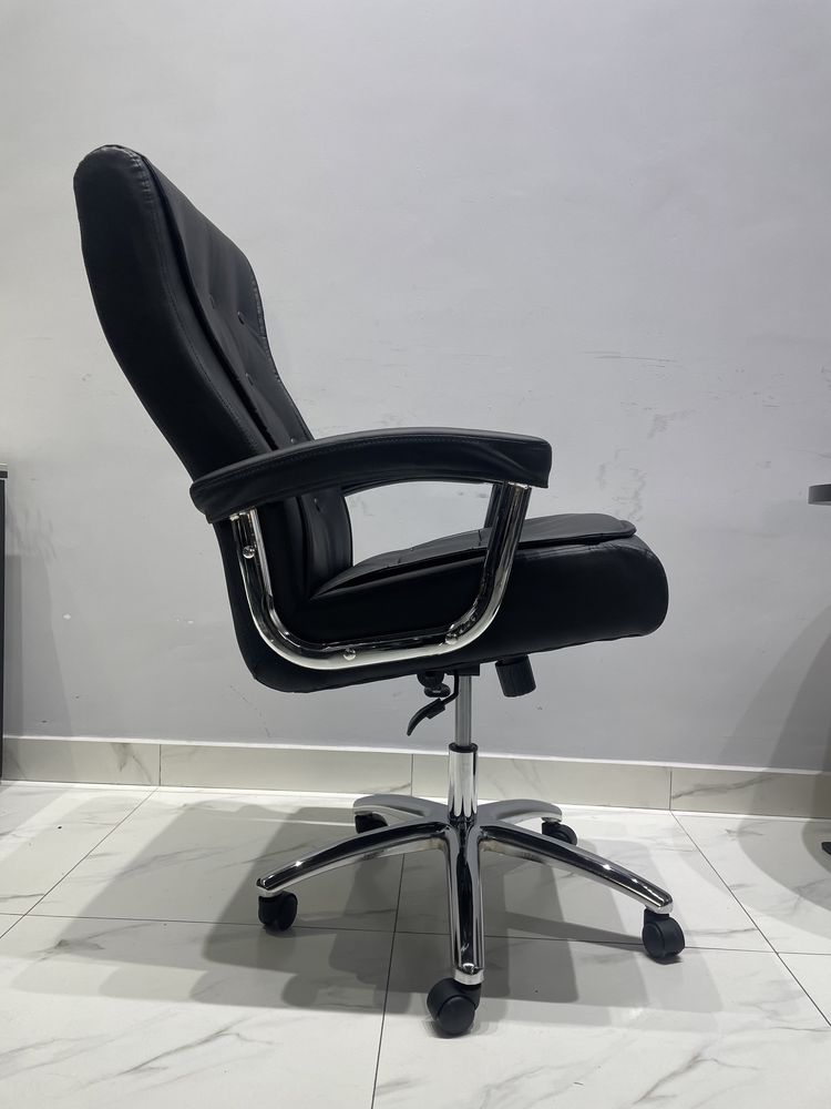 Офисное кресло для руководителя модель 004