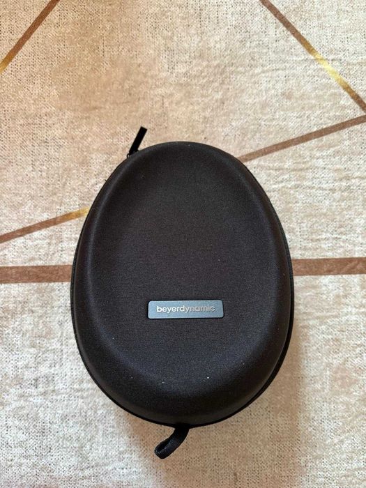 Casti cu fir Beyerdynamic DT 990, editie Black Limited