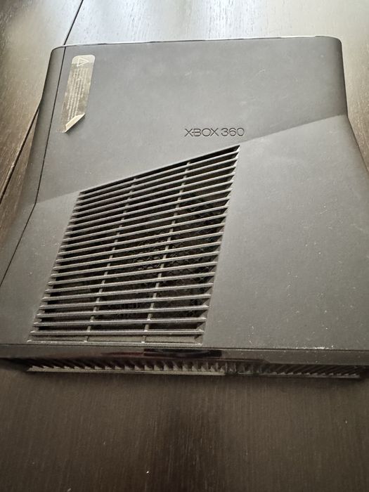 Vand XBOX 360 KINECT in perfecta stare ,aproape nou ambalaj original .