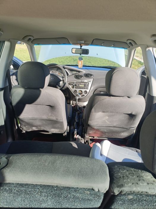 Vând Ford focus 1.6 benzina