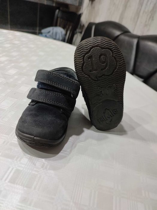 Детски обувки - оригинални, маратонки, официални - номер 21 и номер 19